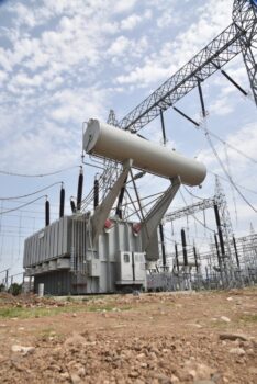 بزرگترین ترانسفورماتور قدرت سه فاز یکپارچه ایران در شرکت برق منطقه ای مازندران و گلستان، بارگیری شد