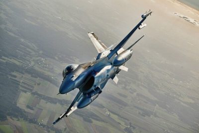 رهگیری یک هواپیما توسط اف-۱۶ حین برگزاری مراسمی با حضور«بایدن»