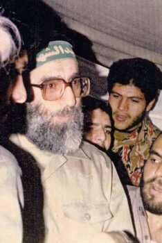 آیت الله خامنه ای، چهره ای کلیدی در جبهه ی مقاومت